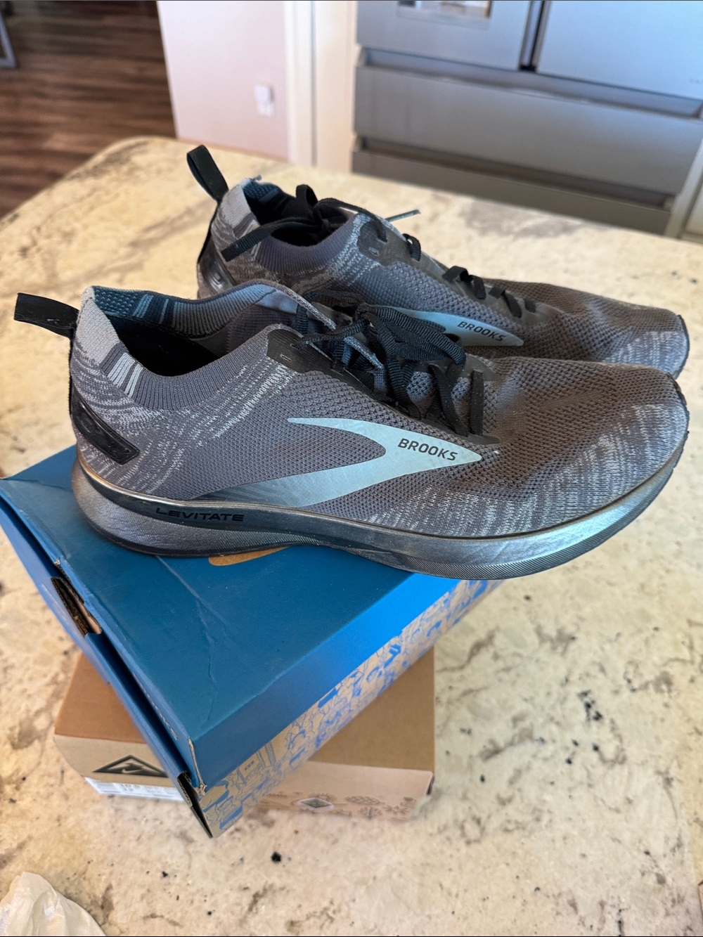 Brooks Men's Gray Black Levitate Knit Sneakers